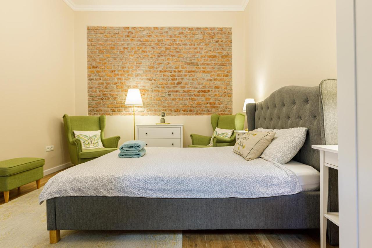 Beautiful In Heart Of Historical Center Apartment *