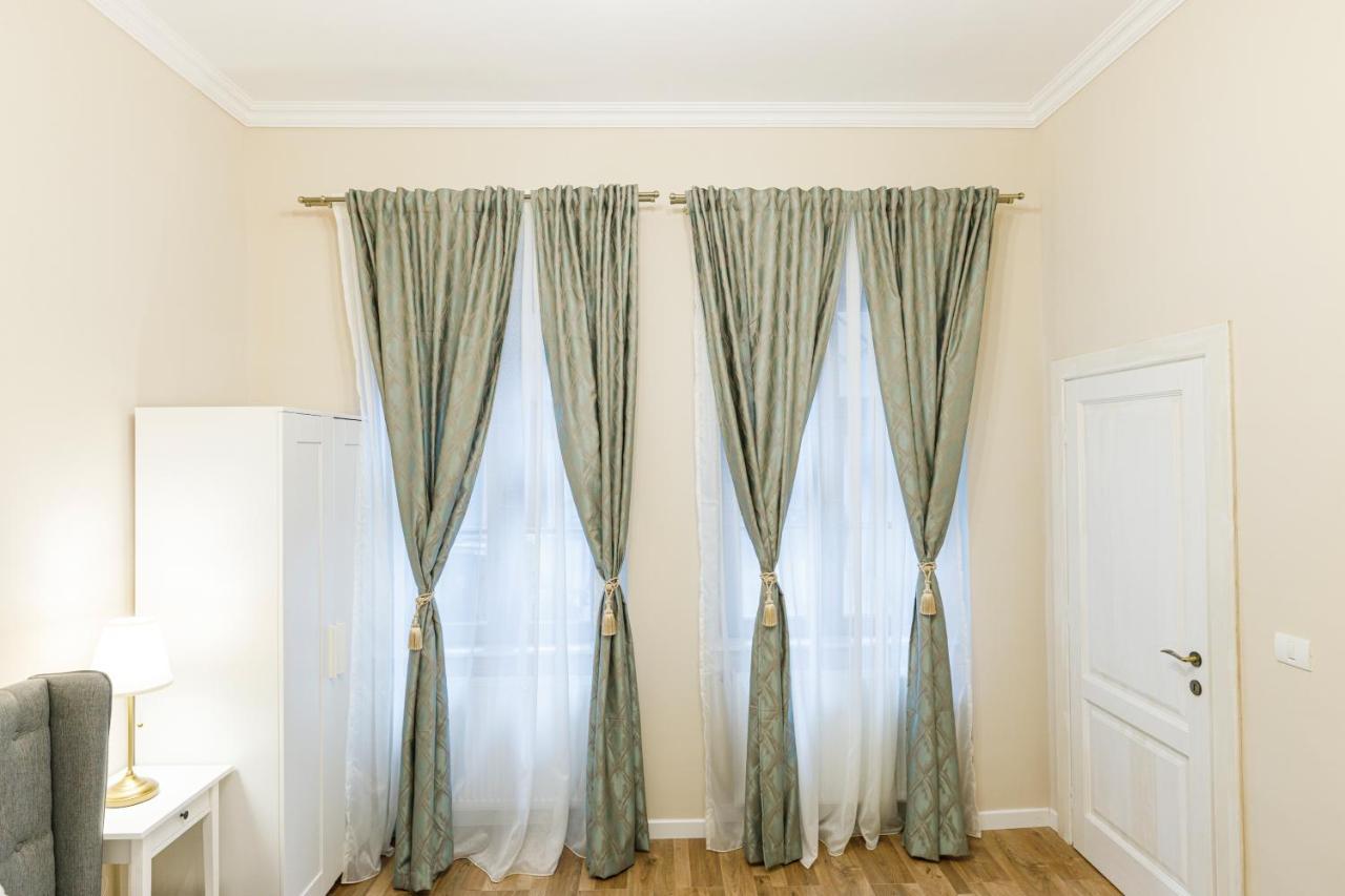 Beautiful In Heart Of Historical Center Apartment *